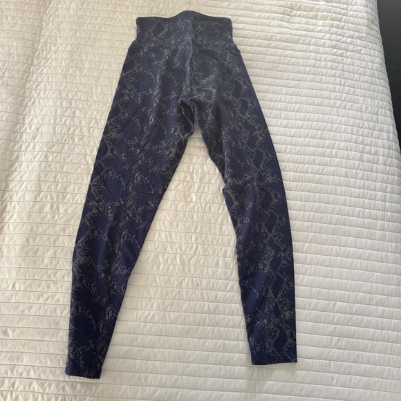 Yummie Yoga Leggings Bundle – Small – Navy Solid & Snake Print – Full Length - Picture 3 of 9
